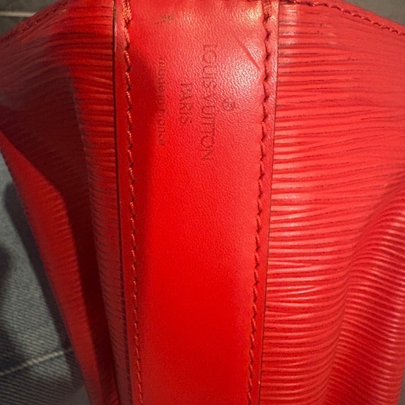 Authentic Louis Vuitton Epi Sac D'épaule Red Leather Bucket Bag - Picture 5 of 8